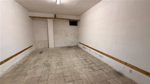 Zona Semi-Centrale, Appartamento di 4 Vani Oltre Accessori, Vano Deposito e Box Auto.